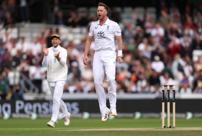 Ollie Robinson celebrates after reaching a career milestone in Test cricket.