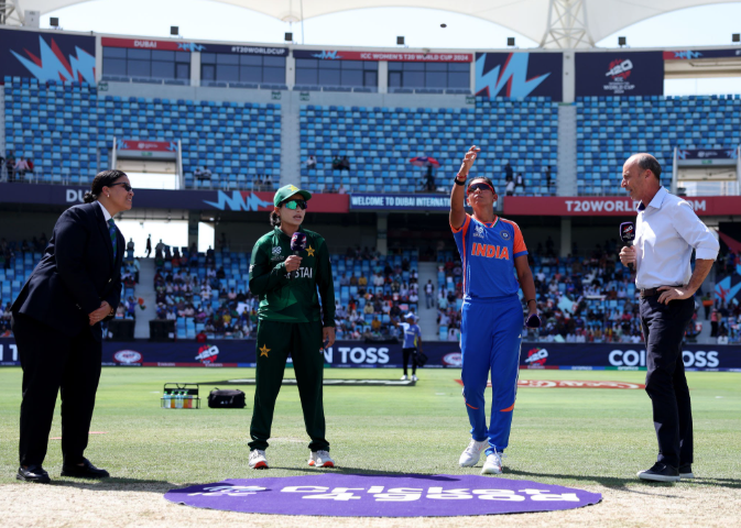Fatima Sana vs India Women