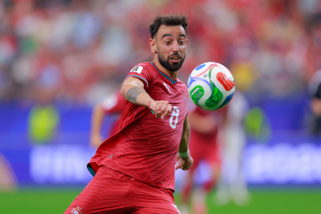 Bruno Fernandes leading Manchester United on the pitch.