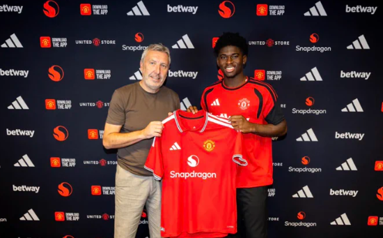 Carlos Baleba sign for Manchester United picture with Jason Wilcox.