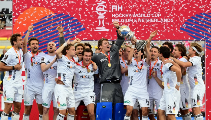 Germany players celebrate their victory the 2026 FIH Men's hockey World Cup Match against spain at the Hockey Arena in Wavre on August 30,2026