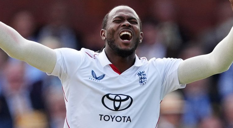 Jofra Archer generated crucial pace and bounce to remove Babar Azam early.