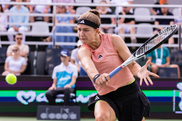 Karolina Muchova displaying her touch at the net.