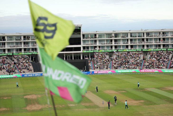 Old Trafford cricket match report for hosted the decisive high-stakes clash.