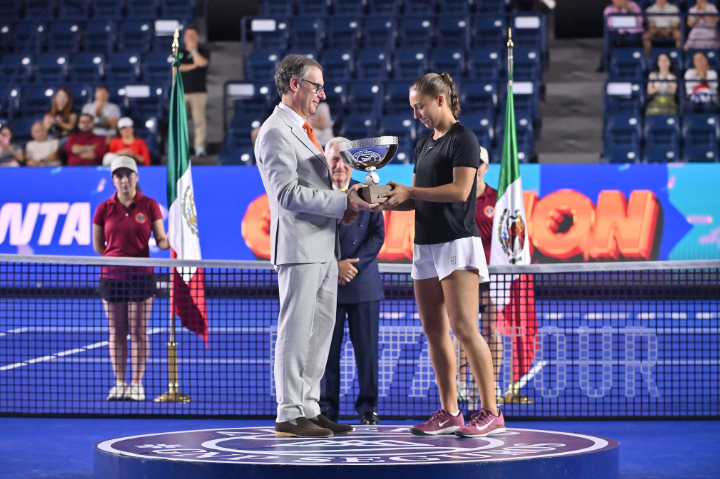 Parry accepts the Monterrey Open trophy.