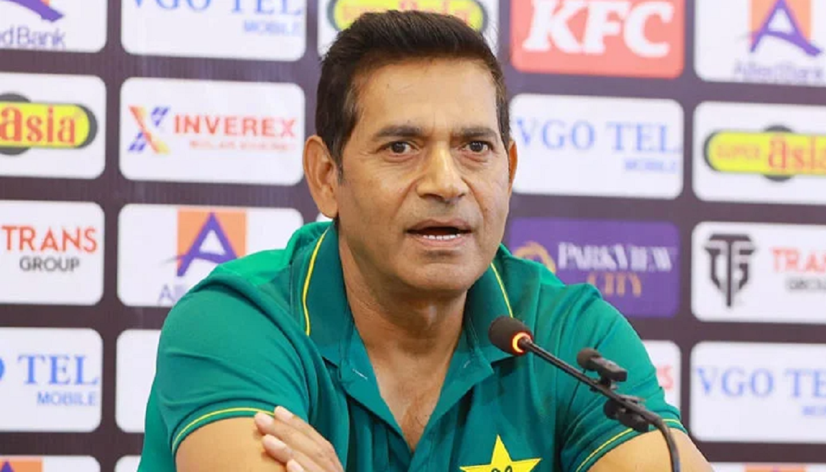 Aaqib Javed Director High Performance PCB addressing the Pakistan national cricket squad during a high performance training session at Lahore.