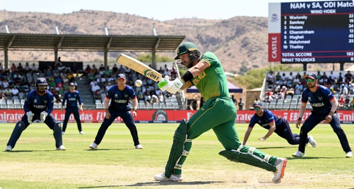 Bjorn Fortuin 4 wickets