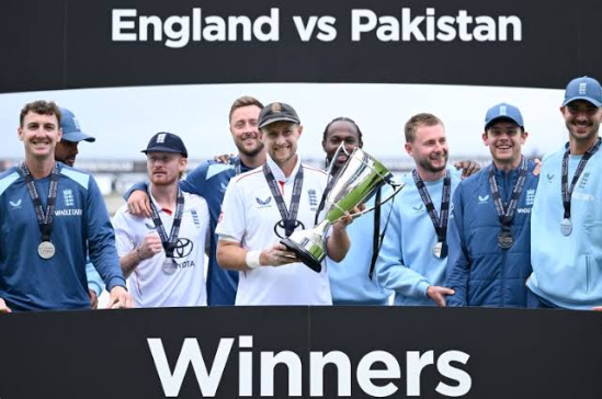 England team celebrating series victory over Pakistan.