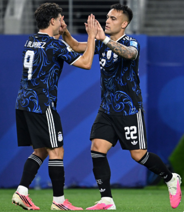 Lautaro Martínez and Julián Álvarez anchor the forward line.