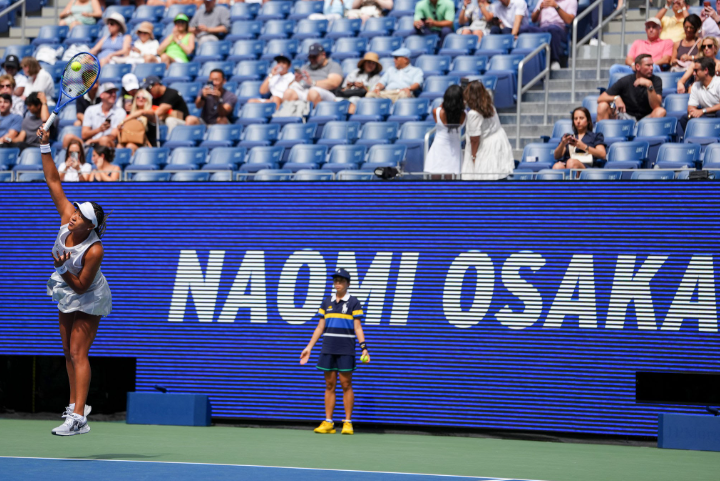 Naomi Osaka fighting through physical ailments to secure her spot in the round of 16.
