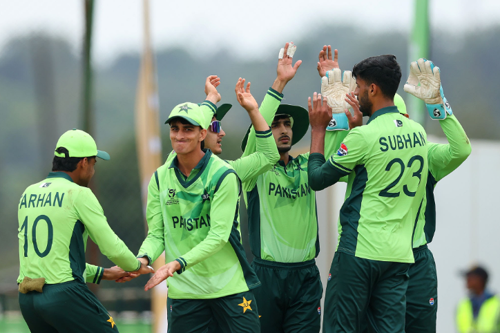 Pakistan U19 celebrate a breakthrough during England's run chase.